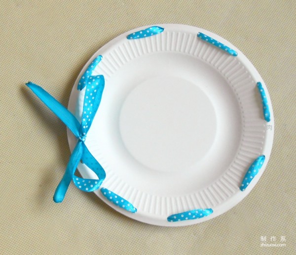 How to make a beautiful candy plate decorated with disposable paper plates