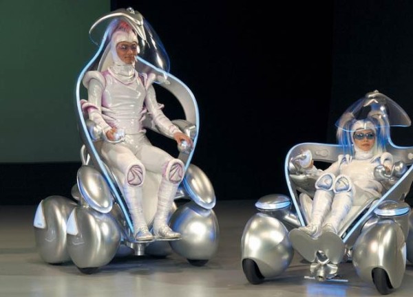 Toyota i-unit concept car can be driven while lying down or sitting