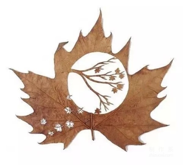 No leaves in the world are exactly the same. Have you ever seen the world carved on leaves? 