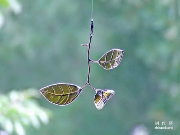 Aesthetic art: He turned wine bottles into stunningly beautiful leaves