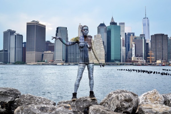 Invisible New York street art, body painting paintings