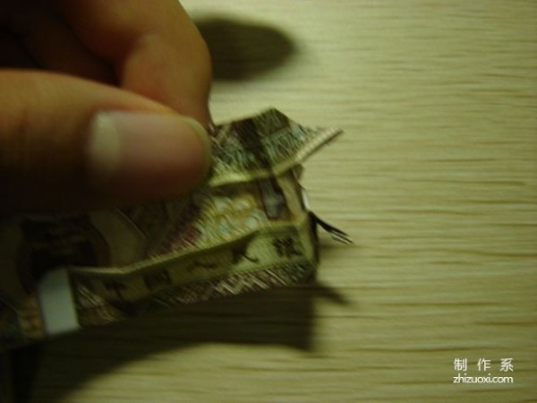 Illustrated tutorial for DIY handmade origami camera toys using RMB or US dollar banknotes