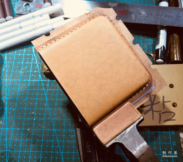 Using Acrylic Molds to Make Leather Cigarette Cases