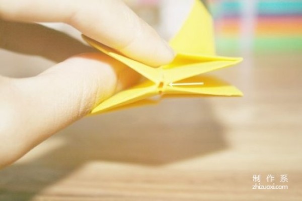 A picture-illustrated tutorial to teach you step-by-step origami Pikachu