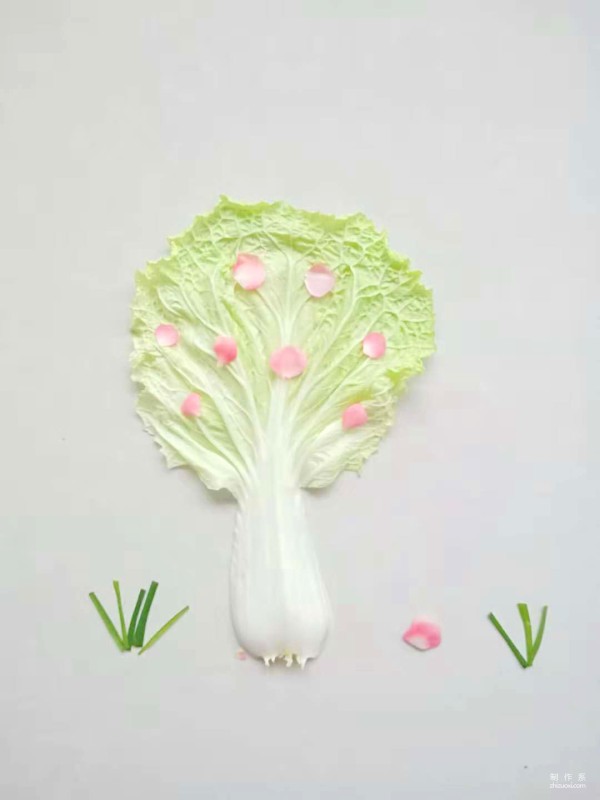 How to make a collage using leaves and Chinese cabbage leaves