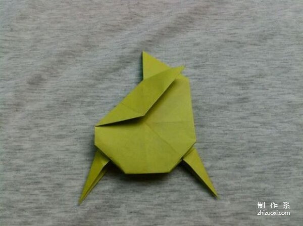 A complete tutorial on how to make origami toads and frogs