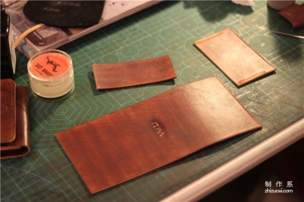 Handmade Leather Tutorial: The Birth of a Card Holder