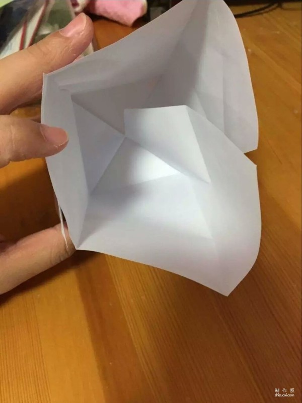 Simple and beautiful hand-made origami method for gift bag with bow