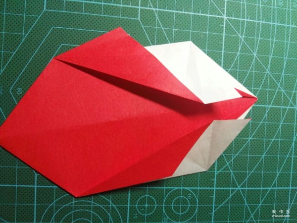 Illustrated tutorial on the origami method of the cute little fox