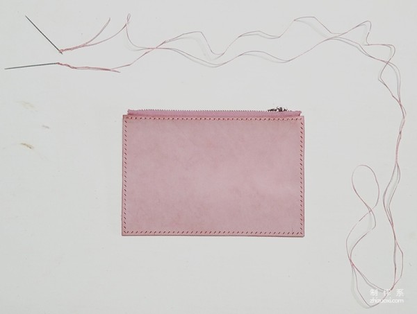 Make a magic zipper clutch