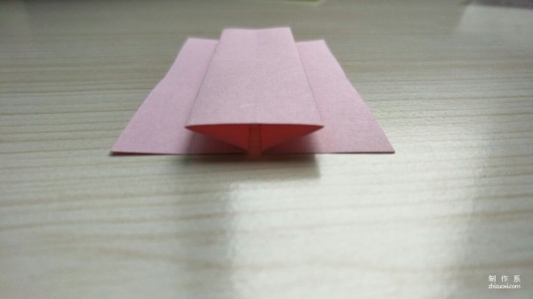 Illustration of how to make simple origami hollow squares for children