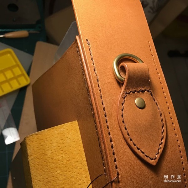 The production process of Hermès classic saddle bag