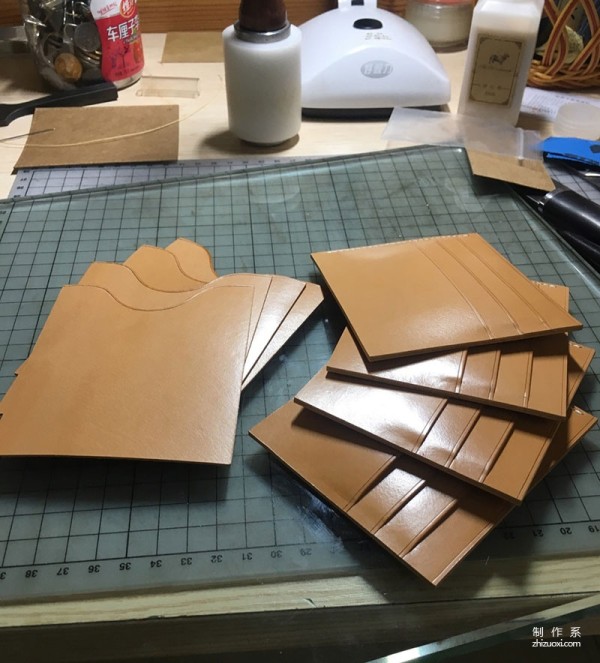 The production process of cordovan leather high bridge short clip wallet