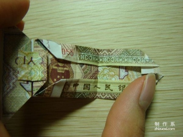 Illustrated tutorial for DIY handmade origami camera toys using RMB or US dollar banknotes