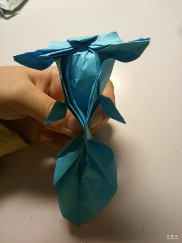 Origami goldfish, how to make a beautiful little fish by hand.