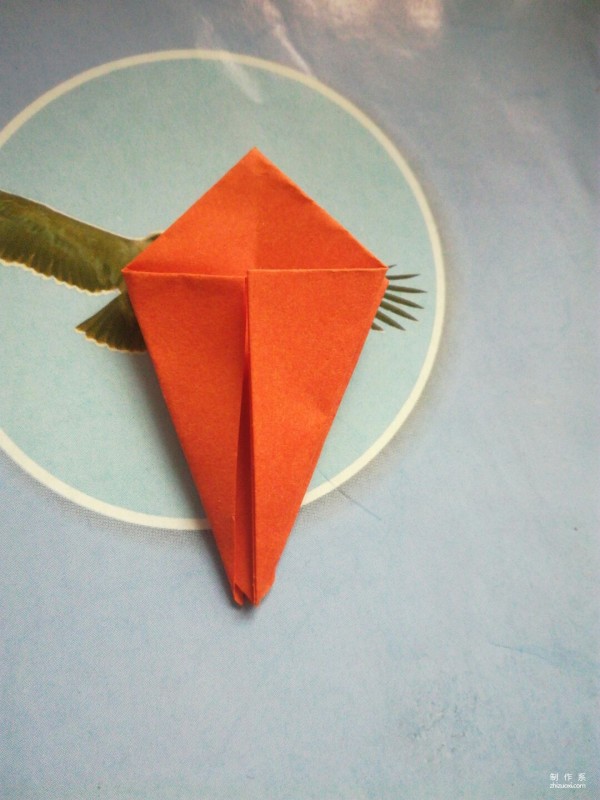 Simple hand-made origami method for children to make a three-dimensional hexagonal star