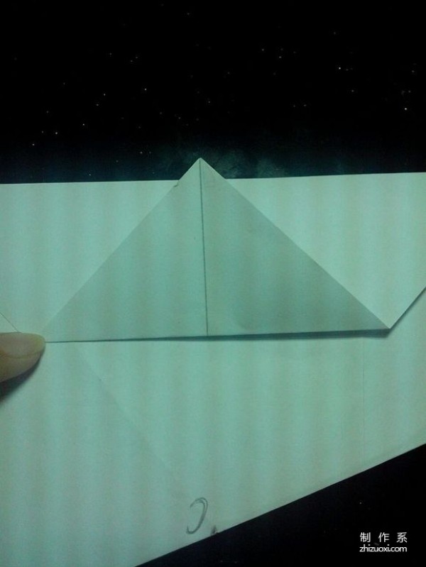 A real-life illustrated tutorial on how to make Aiswan paper box origami