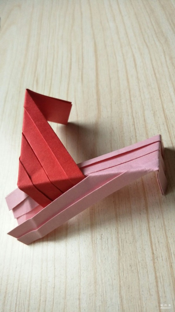 Illustration of how to make simple origami hollow squares for children