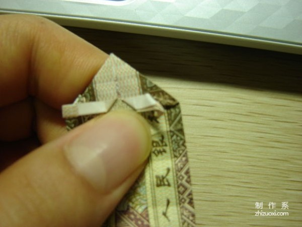 Illustrated tutorial for DIY handmade origami camera toys using RMB or US dollar banknotes