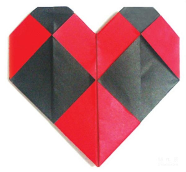 Five ways to make origami hearts. Illustrated step-by-step tutorial on how to make origami hearts.