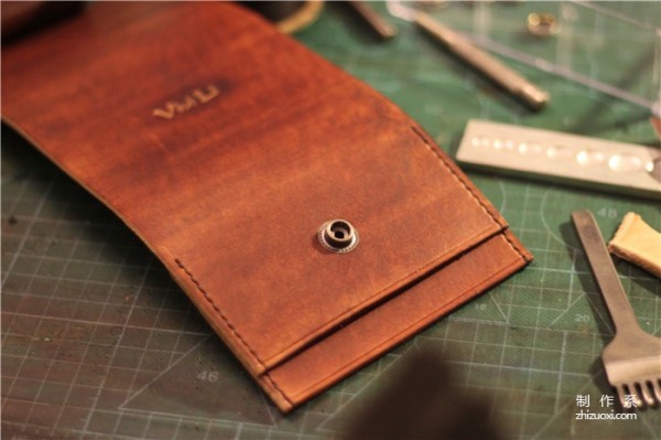 Handmade Leather Tutorial: The Birth of a Card Holder