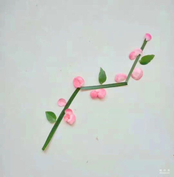 Illustrated step-by-step tutorial on how to paste the leaves of a plum blossom