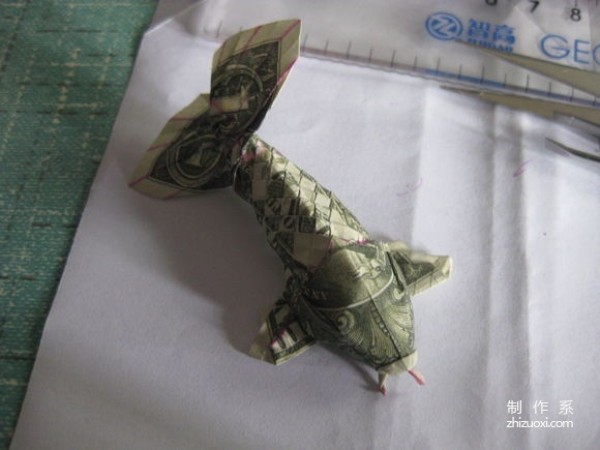 Detailed tutorial of dollar carp origami banknote real shot pictures