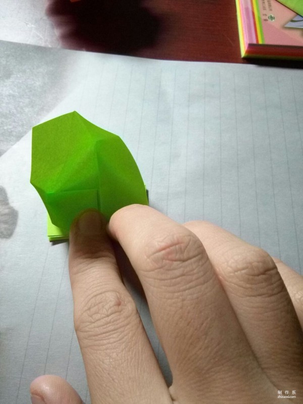 Illustrated tutorial on the handmade origami method of DIY fingertip paper flower balls