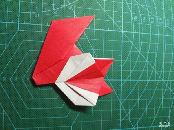 Illustrated tutorial on the origami method of the cute little fox