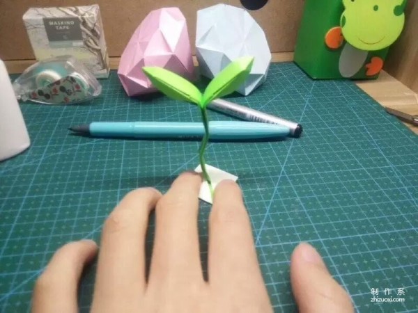 Origami sapling, a budding handmade origami making method