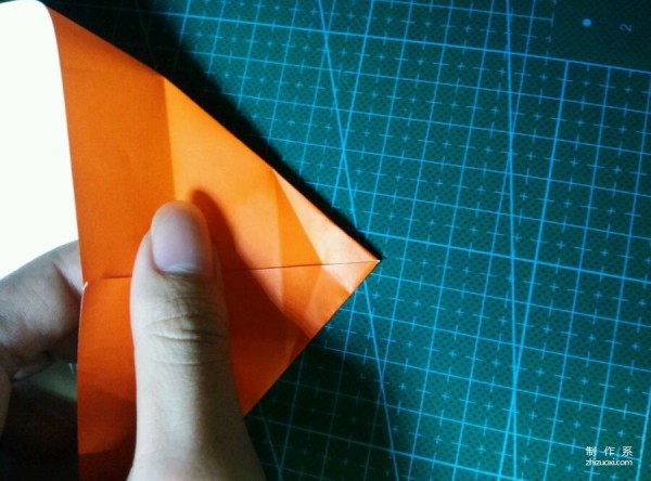 Origami method of folding a paper bird, real-life tutorial on origami of a small kingfisher