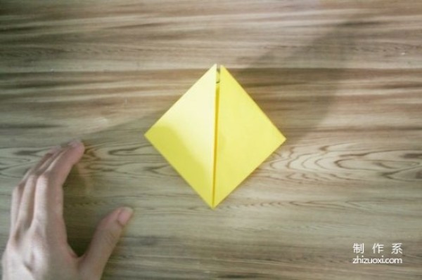 A picture-illustrated tutorial to teach you step-by-step origami Pikachu