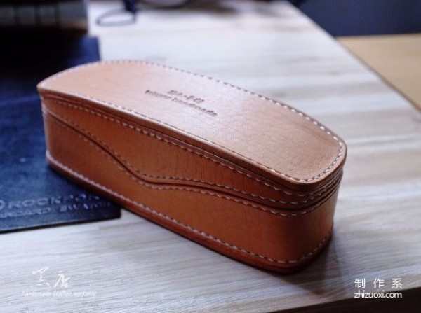 Koma sewing glasses case