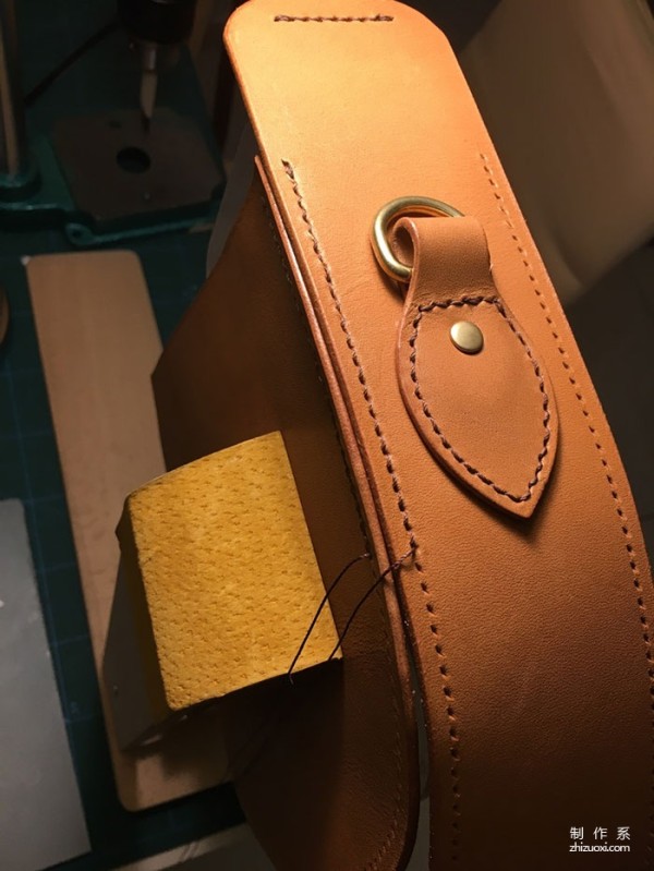 The production process of Hermès classic saddle bag