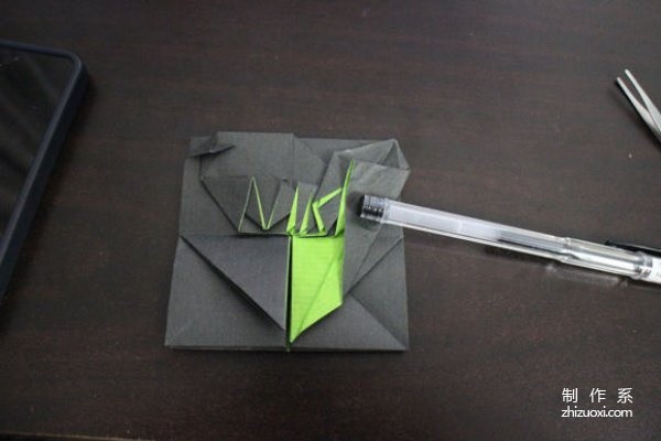 A very creative graphic tutorial on origami Nike logo