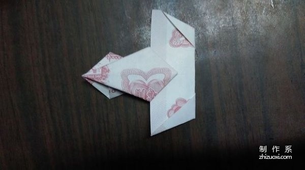 Illustrated tutorial on how to make origami paper money five-petal lotus