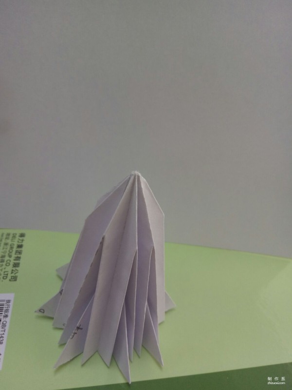 Tutorial on how to make origami 3D Christmas tree