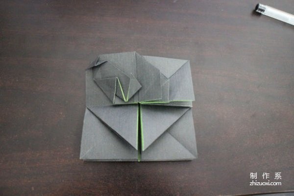 A very creative graphic tutorial on origami Nike logo