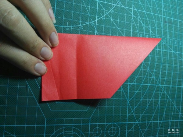 Illustrated tutorial on the origami method of the cute little fox