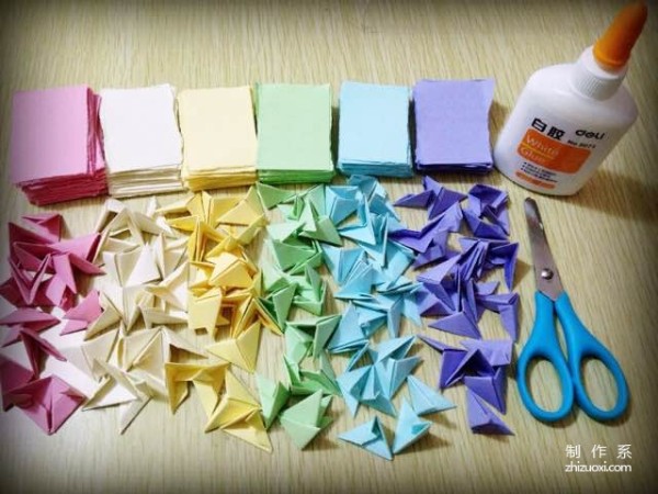 Insert a rainbow heart into a triangle, a tutorial on how to make a beautiful love using origami using a triangle