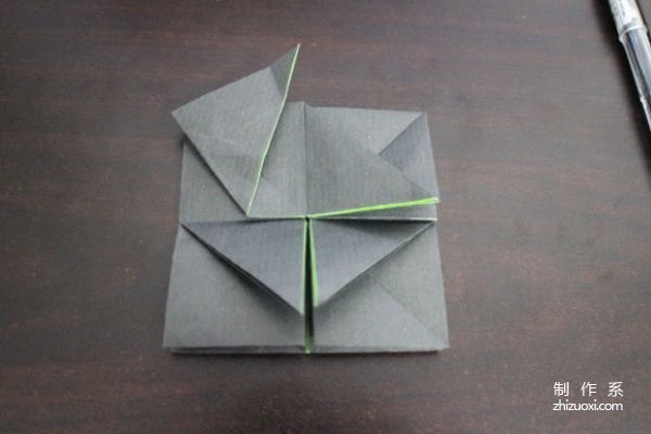 A very creative graphic tutorial on origami Nike logo