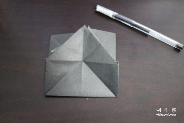 A very creative graphic tutorial on origami Nike logo