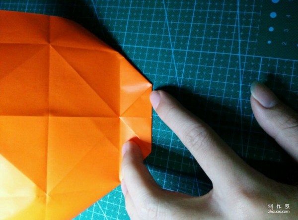 Origami method of folding a paper bird, real-life tutorial on origami of a small kingfisher