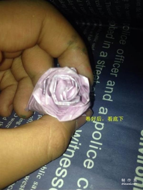 Illustrated and real-life tutorial on how to fold gear roses