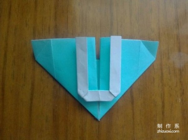 Hand-made origami real-shot illustrated tutorial of the English letter LOVE U