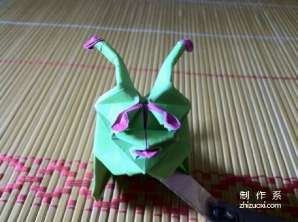 Illustrated origami tutorial to teach you how to fold a flower-thousand-bone sugar baby insect