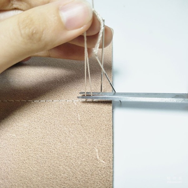 Wuzhi handmade leather goods, the making process of a shoulder bag