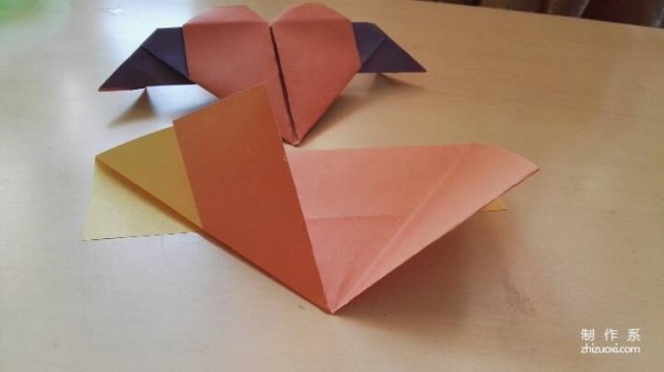 A handmade origami heart with wings - tutorial on how to make origami hearts