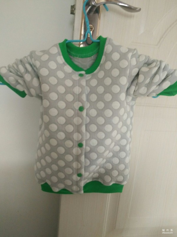 Practical DIY fabric art tutorial, handmade fabric art to make a simple and beautiful baby baseball shirt jacket