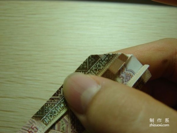 Illustrated tutorial for DIY handmade origami camera toys using RMB or US dollar banknotes